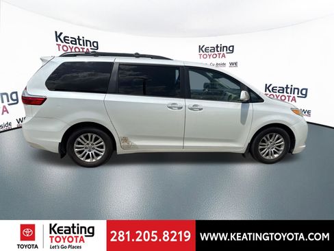 Used 2015 Toyota Sienna XLE w/ XLE Navigation Package FWD image 8