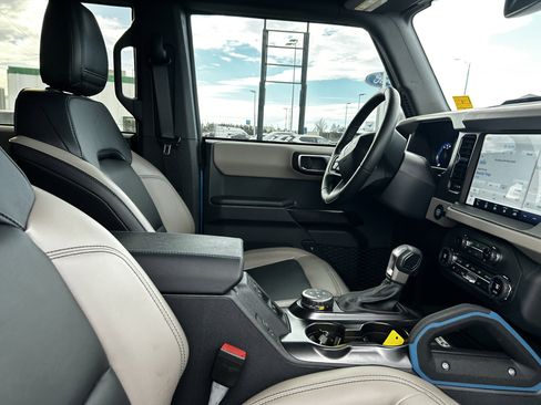 Used 2024 Ford Bronco Wildtrak image 13