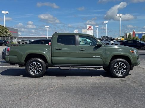 Used 2022 Toyota Tacoma TRD Sport w/ Technology Package RWD image 7