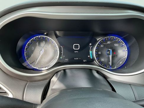 Used 2024 Chrysler Pacifica Touring-L image 26