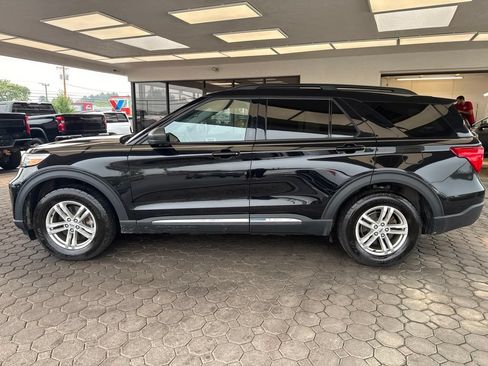 Used 2023 Ford Explorer XLT w/ Equipment Group 202A AWD/4WD image 9