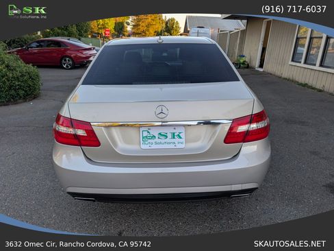 Used 2010 Mercedes-Benz E 350 4MATIC Sedan image 9