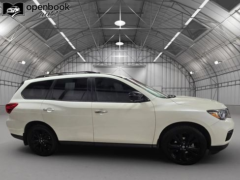 Used 2018 Nissan Pathfinder SL w/ Midnight Edition Package AWD/4WD image 4