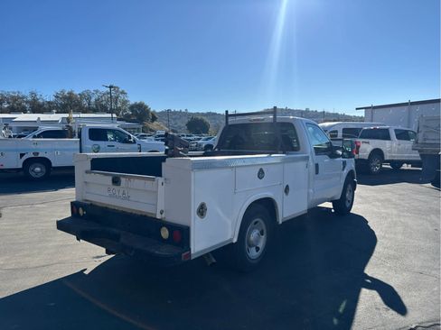 Used 2009 Ford F250 XL image 5