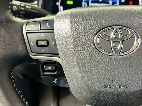 Used 2025 Toyota Camry SE image 18