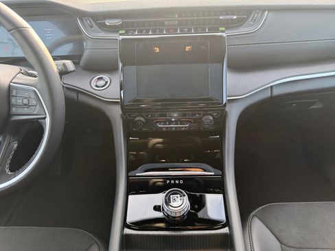 New 2025 Jeep Grand Cherokee L Altitude image 11