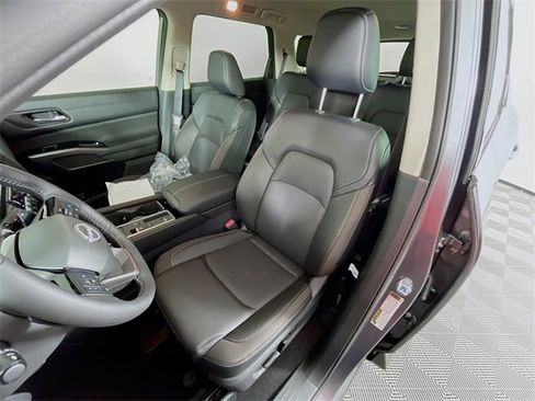 New 2026 Nissan Pathfinder SL image 13