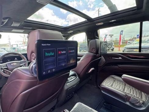 Used 2022 Cadillac Escalade Sport Platinum w/ LPO, ONYX Package AWD/4WD image 11