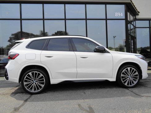 Used 2023 BMW X1 xDrive28i w/ M Sport Package AWD/4WD image 4