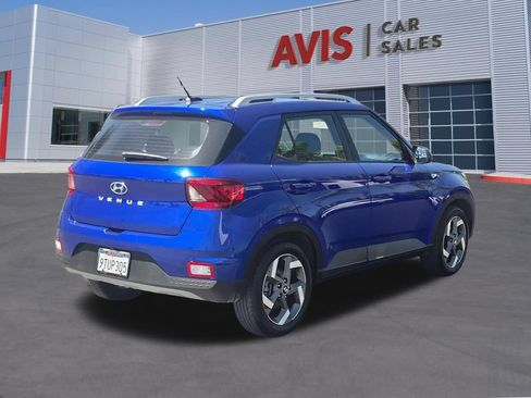 Used 2025 Hyundai Venue SEL FWD image 6