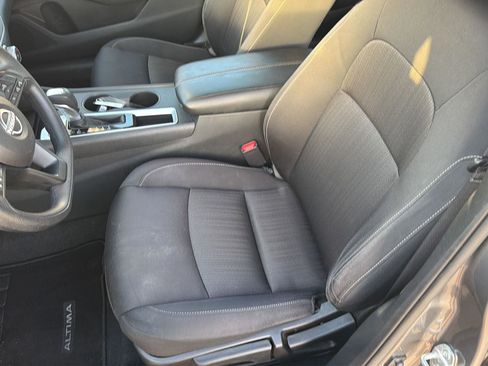 Used 2024 Nissan Altima 2.5 S FWD image 29
