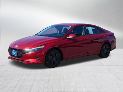 Certified 2023 Hyundai Elantra SEL FWD image 3