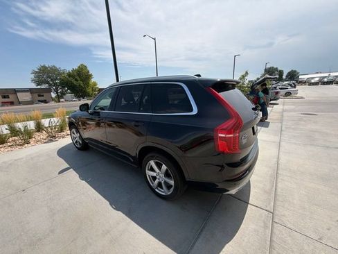 Used 2021 Volvo XC90 T6 Momentum AWD/4WD image 2