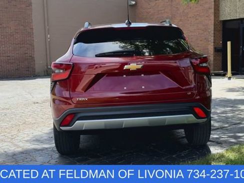 Used 2024 Chevrolet Trax LT FWD image 7