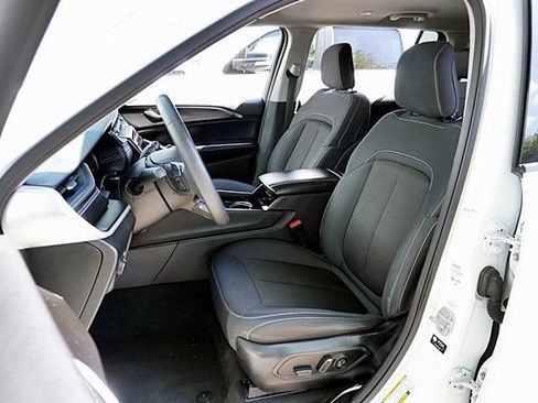 Certified 2023 Jeep Grand Cherokee L Laredo RWD image 15