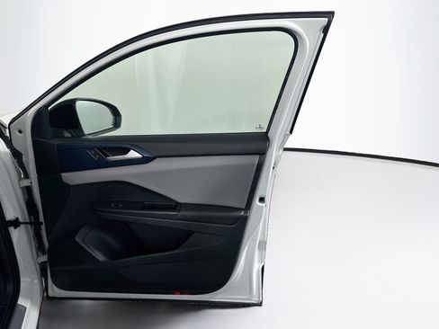 Used 2023 Volkswagen Taos SE w/ Panoramic Sunroof Package FWD image 33