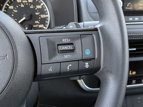 Used 2023 Nissan Rogue SV AWD/4WD image 16