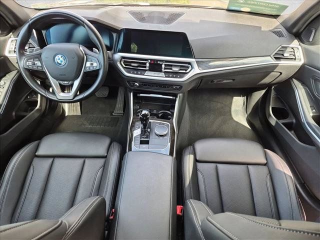 Certified 2022 BMW 330e w/ Premium Package RWD image 19
