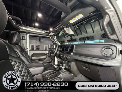 Used 2025 Jeep Wrangler Unlimited Rubicon 4xe w/ Safety Group AWD/4WD image 28
