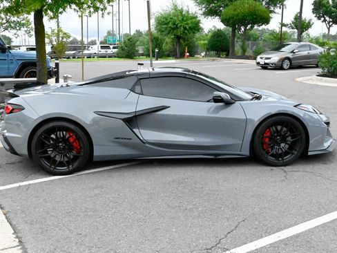 Used 2024 Chevrolet Corvette Z06 w/ Stealth Interior Trim Package RWD image 5
