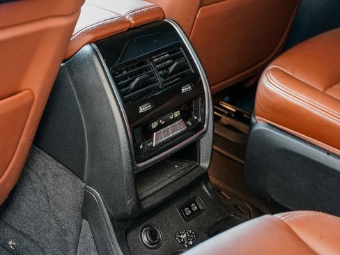 Used 2025 BMW X7 M60i image 23