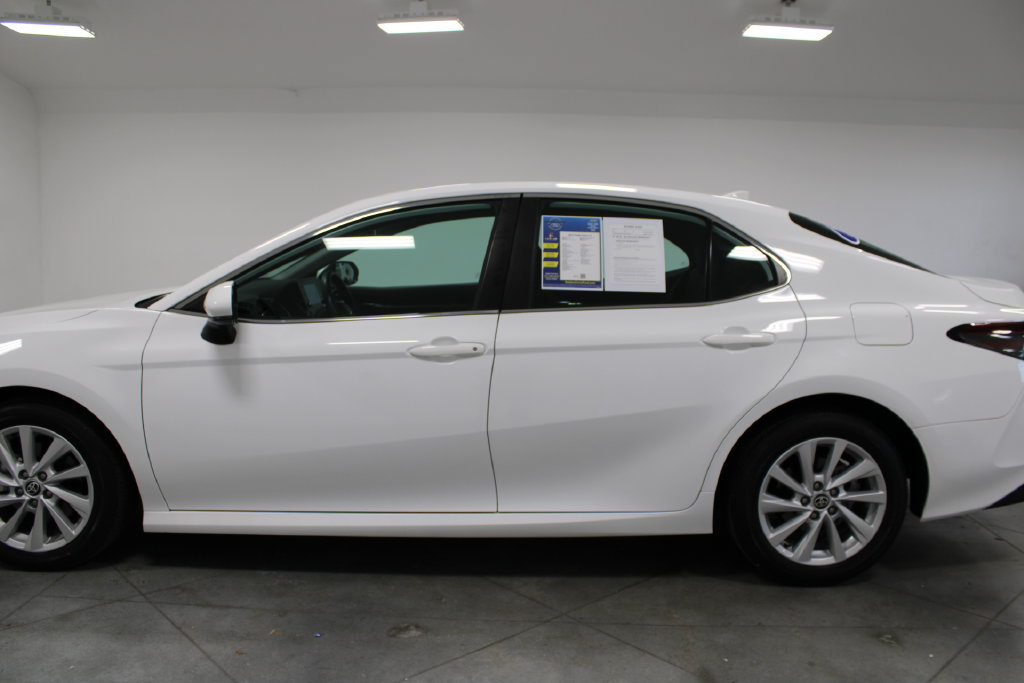 Used 2022 Toyota Camry LE FWD image 6