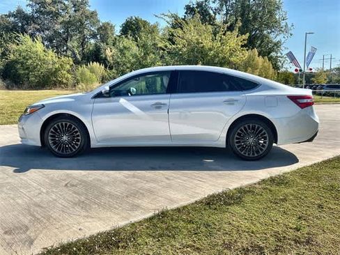 Used 2017 Toyota Avalon Touring image 4