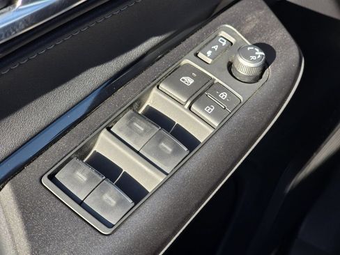 Certified 2024 Toyota Venza LE AWD/4WD image 31