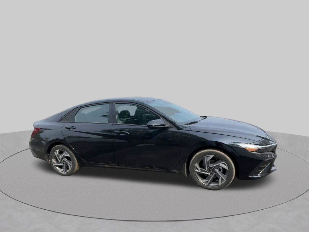 Used 2025 Hyundai Elantra Sport FWD image 28