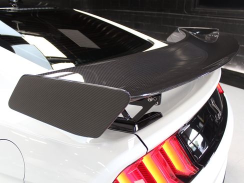 Used 2021 Ford Mustang Shelby GT500 w/ Carbon Fiber Track Pack RWD image 15