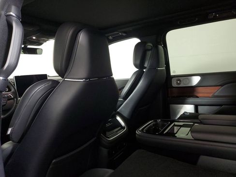 Used 2023 Lincoln Navigator Reserve AWD/4WD image 11