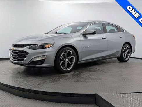 Used 2024 Chevrolet Malibu LT FWD image 2