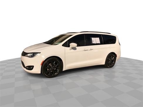 Used 2019 Chrysler Pacifica Touring-L Plus w/ Advanced Safetytec Group image 6