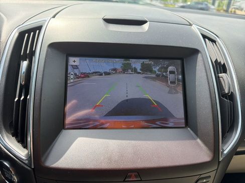 Used 2019 Ford Edge Titanium w/ Equipment Group 301A AWD/4WD image 19
