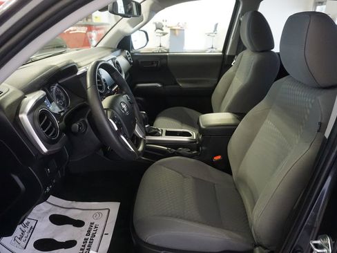 Certified 2023 Toyota Tacoma SR5 AWD/4WD image 18