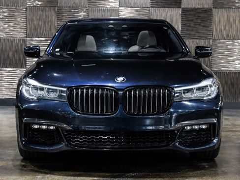 Used 2019 BMW 740i xDrive w/ Executive Package image 8