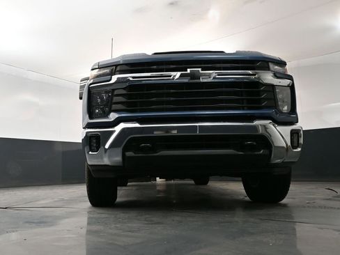 Used 2025 Chevrolet Silverado 2500 LT w/ Convenience Package AWD/4WD image 16