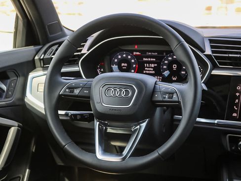 Used 2025 Audi Q3 2.0T Premium w/ Convenience Package image 15