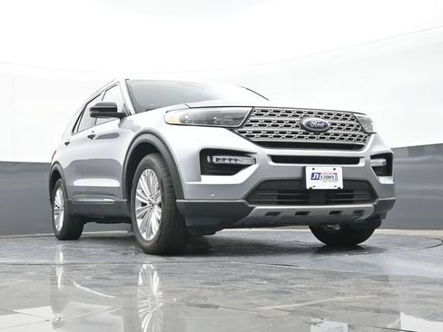 Used 2022 Ford Explorer Limited w/ Equipment Group 301A AWD/4WD image 56
