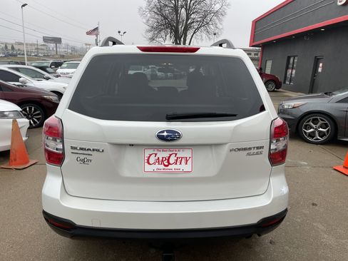 Used 2016 Subaru Forester 2.5i Premium w/ All-Weather Package image 4