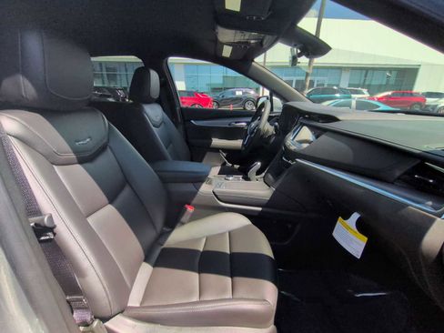 New 2025 Cadillac XT5 Luxury image 25