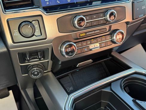 Used 2022 Ford F250 Platinum w/ FX4 Off-Road Package image 26
