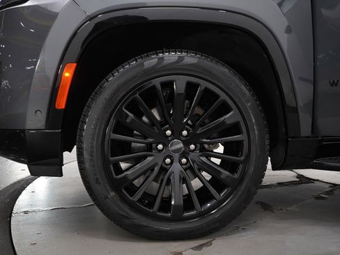 Used 2024 Jeep Wagoneer Series II image 36