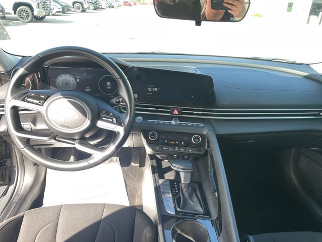 Used 2025 Hyundai Elantra SEL FWD image 22