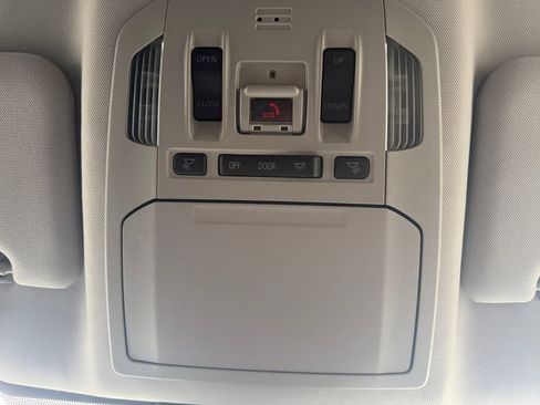 Used 2022 Toyota Highlander XLE AWD/4WD image 20