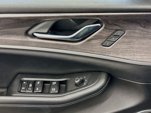 Used 2022 Jeep Grand Cherokee Limited 4xe image 15