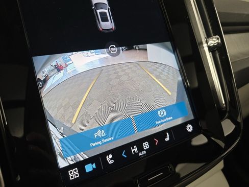 Certified 2023 Volvo XC40 B5 Plus w/ Driver Assist Package image 28