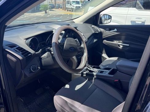 Used 2017 Ford Escape SE w/ Equipment Group 201A AWD/4WD image 2