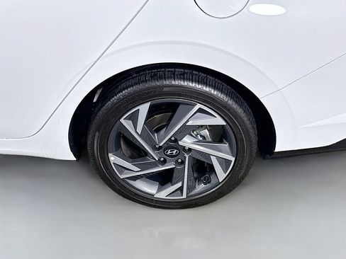 Certified 2025 Hyundai Elantra Limited FWD image 37