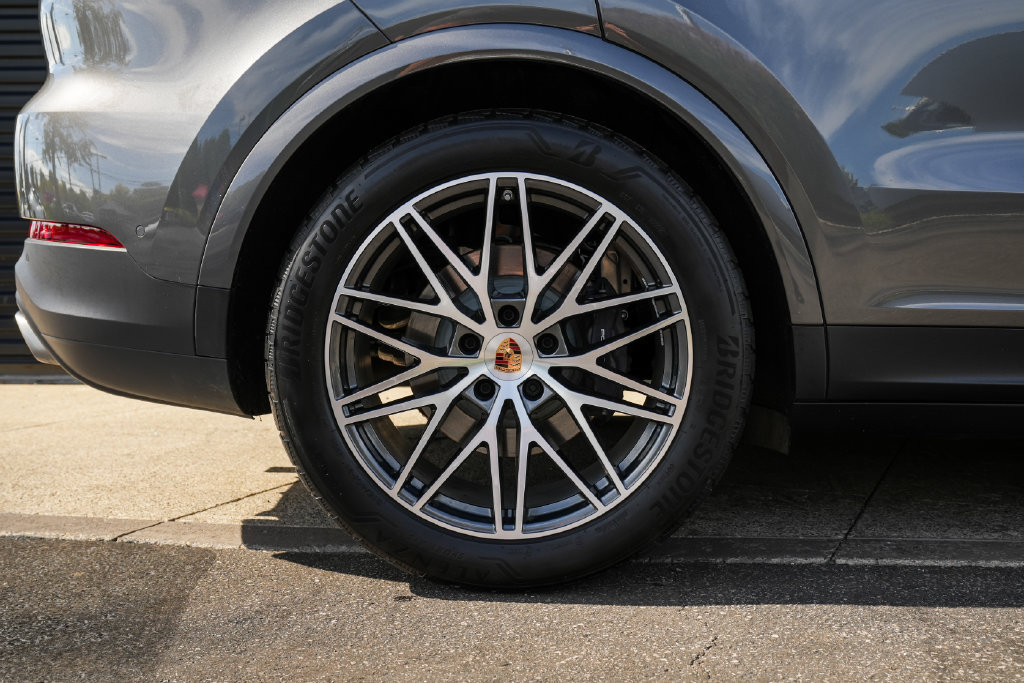Certified 2026 Porsche Cayenne AWD/4WD image 36